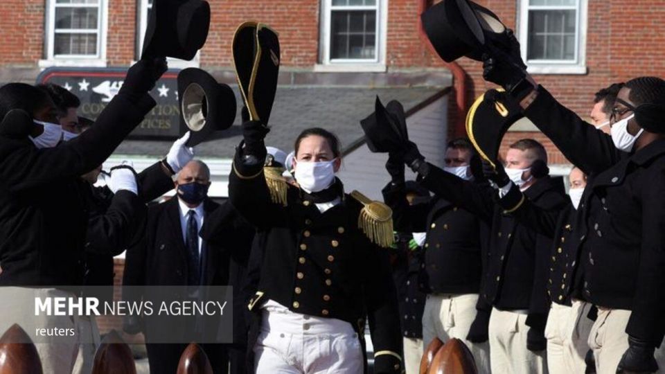 بیلی فارل اولین کاپیتان زن ناوگان USS