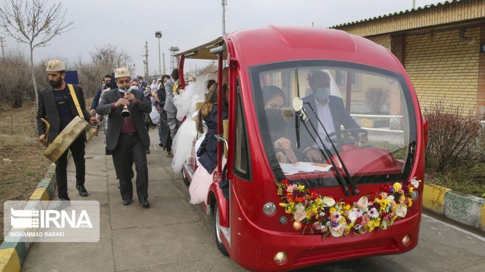 ازدواج «فرهاد» و «عزیزه» در آسایشگاه کهریزک