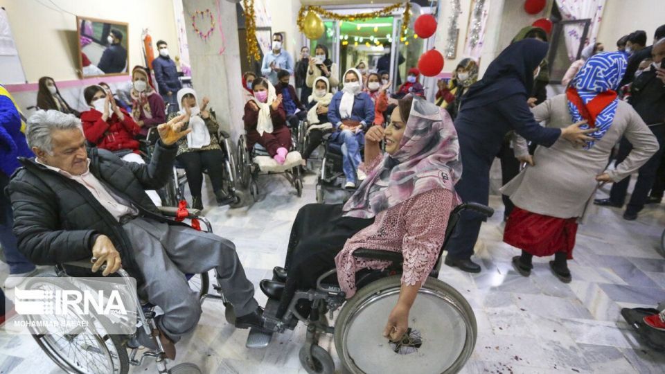 ازدواج «فرهاد» و «عزیزه» در آسایشگاه کهریزک