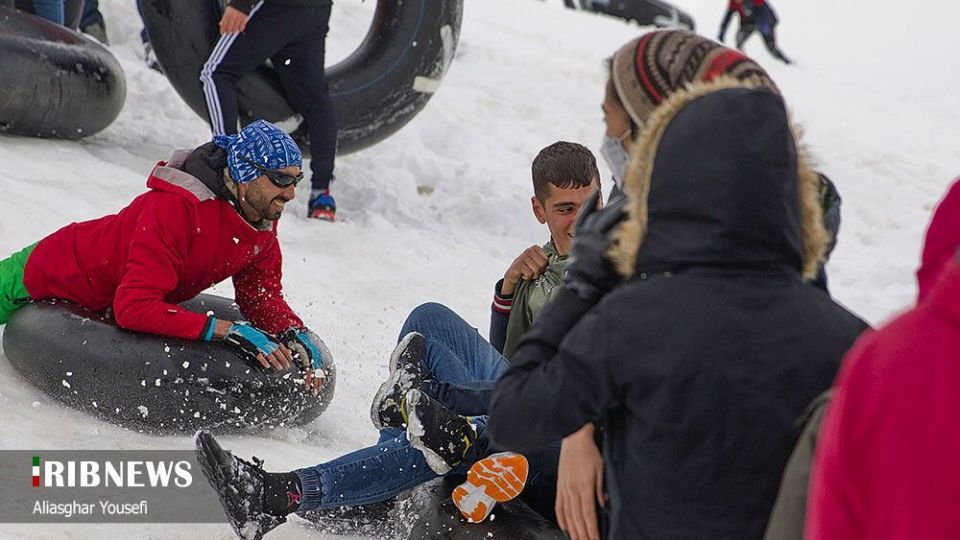 تفریحات زمستانی مردم در پیست اسکی اراک