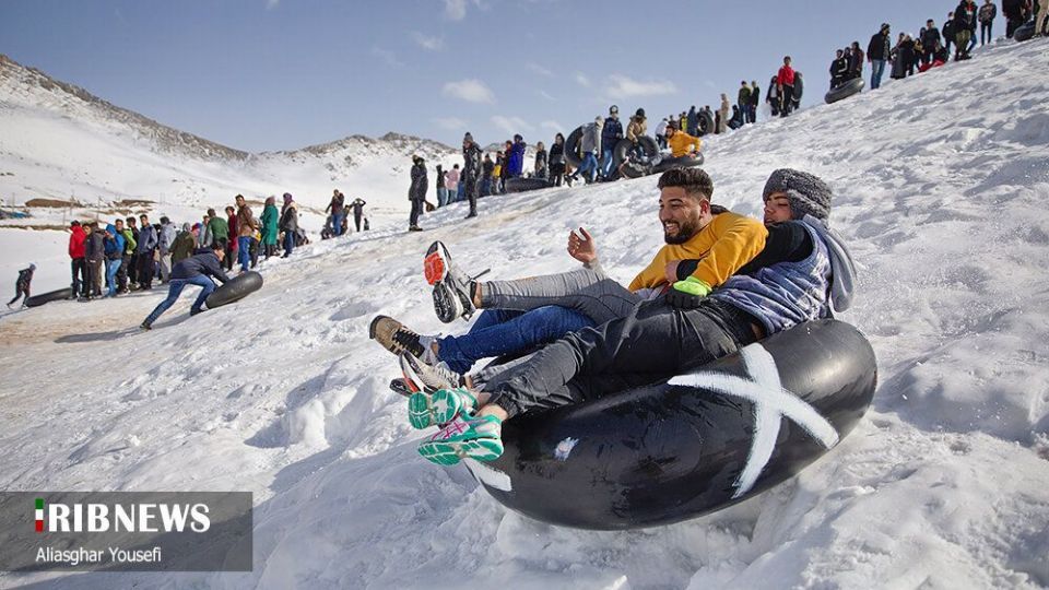 تفریحات زمستانی مردم در پیست اسکی اراک