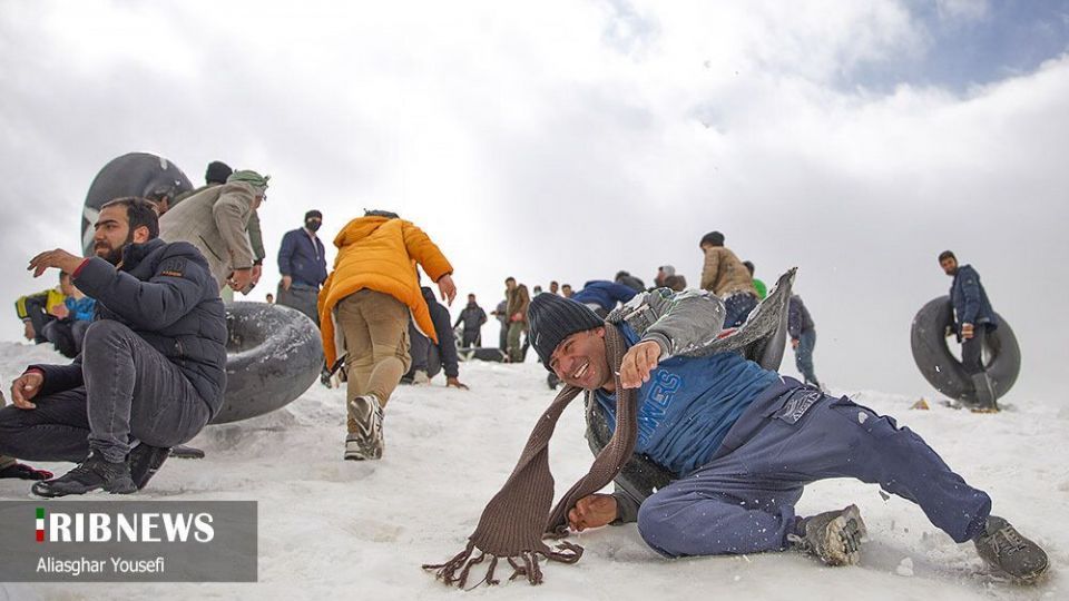 تفریحات زمستانی مردم در پیست اسکی اراک