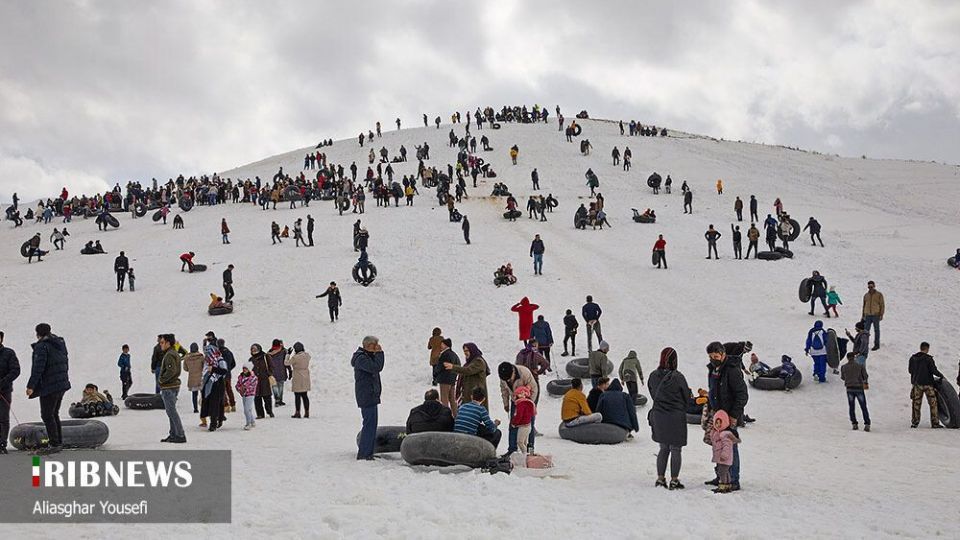 تفریحات زمستانی مردم در پیست اسکی اراک