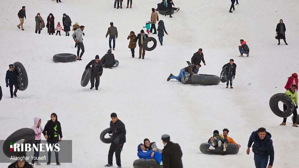 تفریحات زمستانی مردم در پیست اسکی اراک
