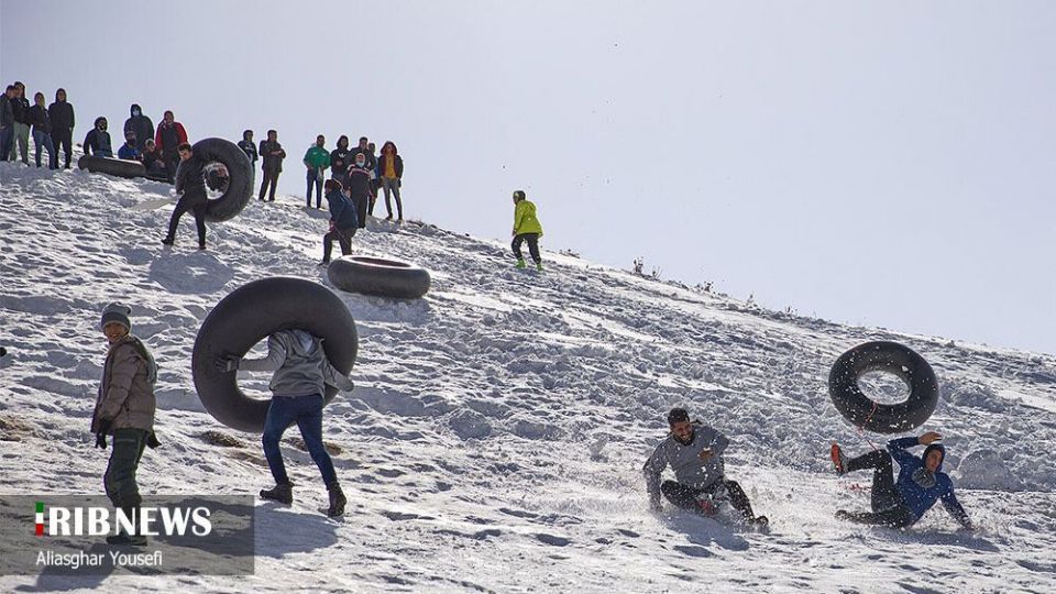 تفریحات زمستانی مردم در پیست اسکی اراک
