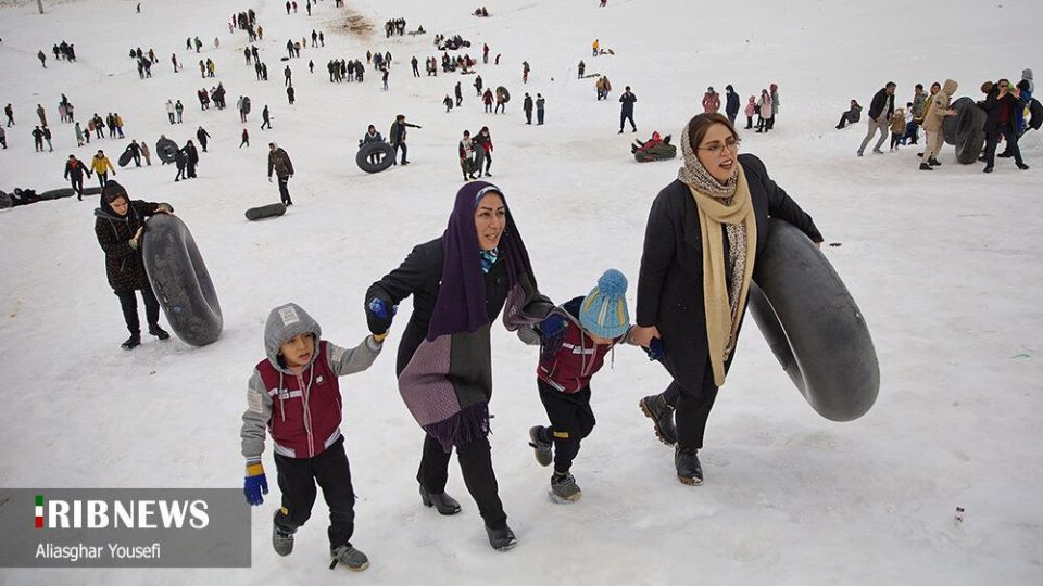 تفریحات زمستانی مردم در پیست اسکی اراک
