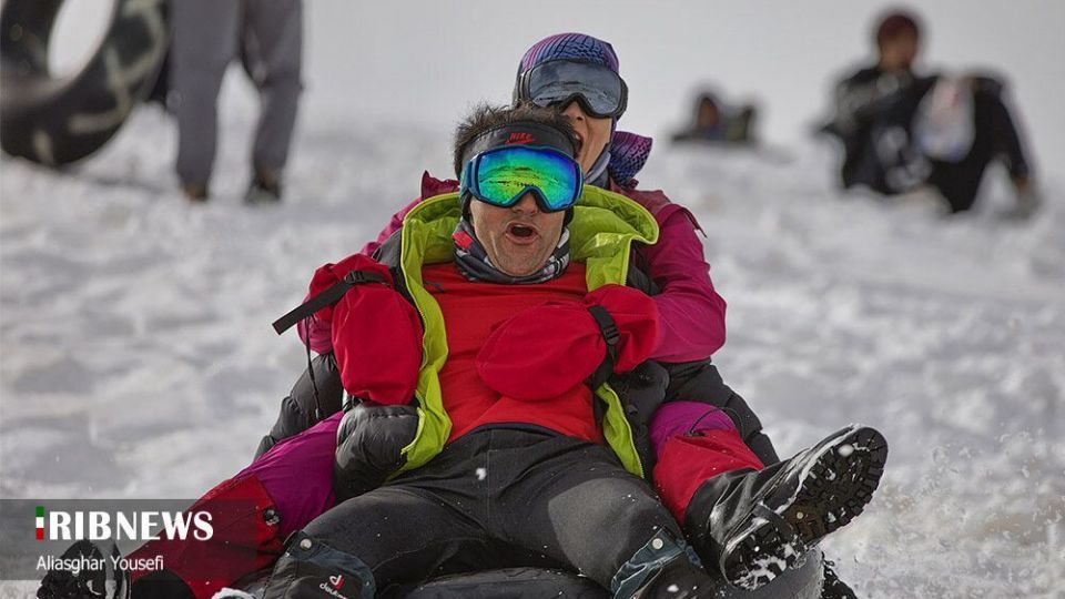 تفریحات زمستانی مردم در پیست اسکی اراک