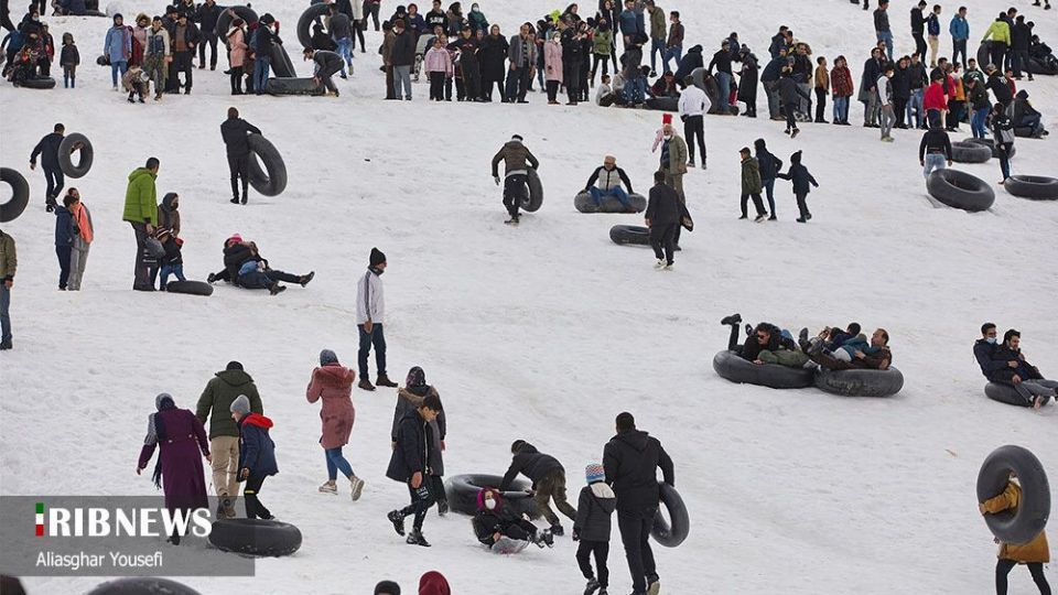 تفریحات زمستانی مردم در پیست اسکی اراک