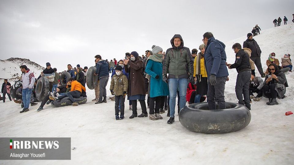 تفریحات زمستانی مردم در پیست اسکی اراک