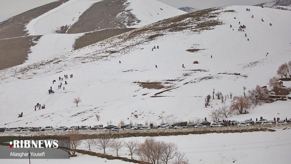 تفریحات زمستانی مردم در پیست اسکی اراک