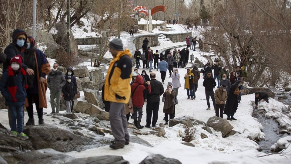 یخ نوردی در آبشار گنجنامه همدان