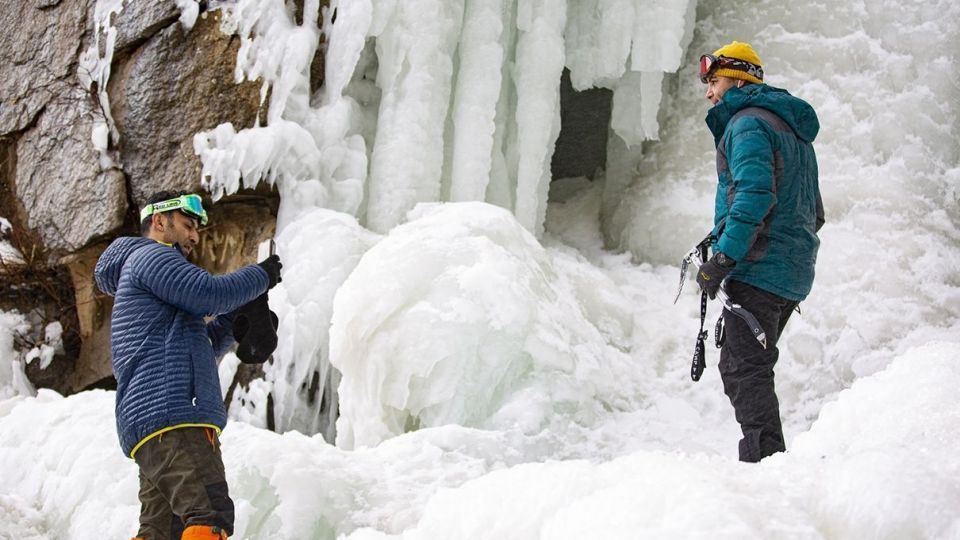 یخ نوردی در آبشار گنجنامه همدان