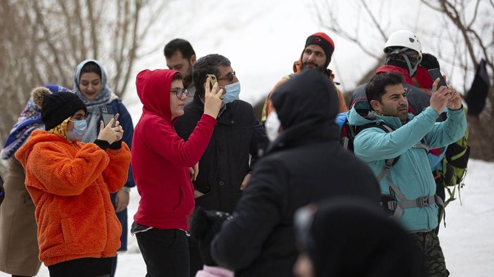 یخ نوردی در آبشار گنجنامه همدان