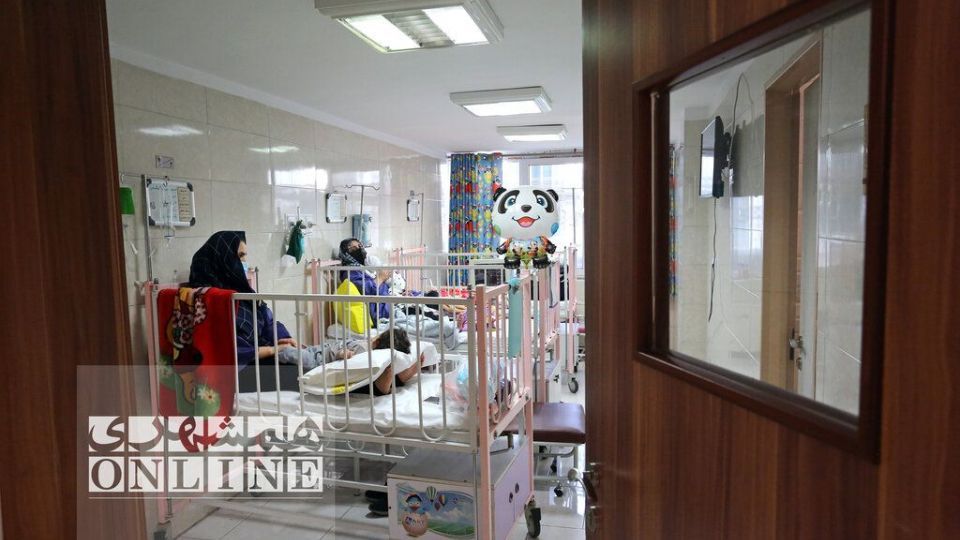 در جست و جوی تخت خالی برای فرزند بیمار | اورژانس شلوغ بیمارستان کودکان مفید