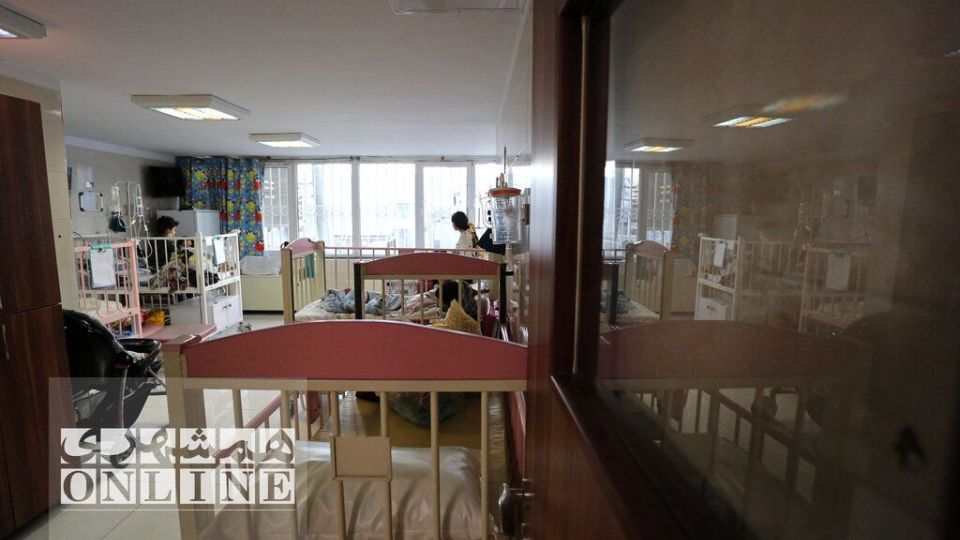 در جست و جوی تخت خالی برای فرزند بیمار | اورژانس شلوغ بیمارستان کودکان مفید