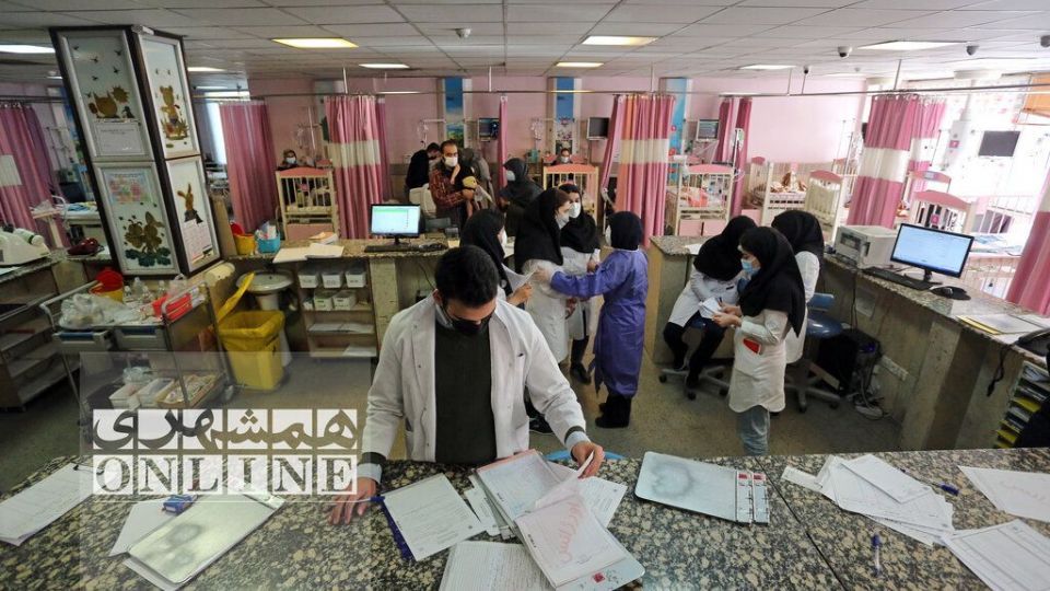 در جست و جوی تخت خالی برای فرزند بیمار | اورژانس شلوغ بیمارستان کودکان مفید