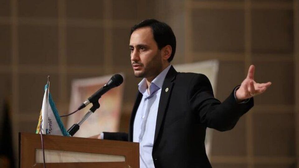 بهادری جهرمی: دولت اختیار وضع عیدی بالاتر از قانون را ندارد