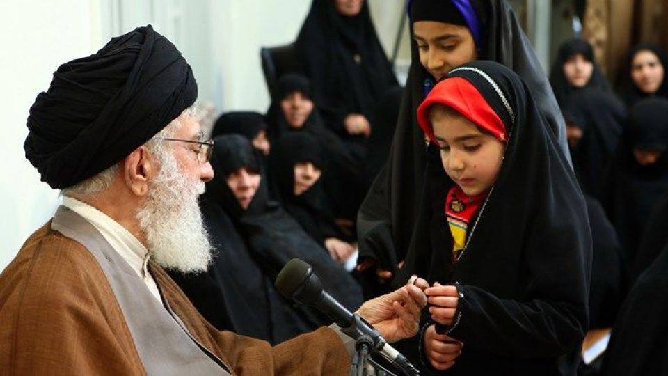 نماهنگ| بخش‌های جذاب دیدار فرزندان شهدای مدافع حرم با رهبر انقلاب