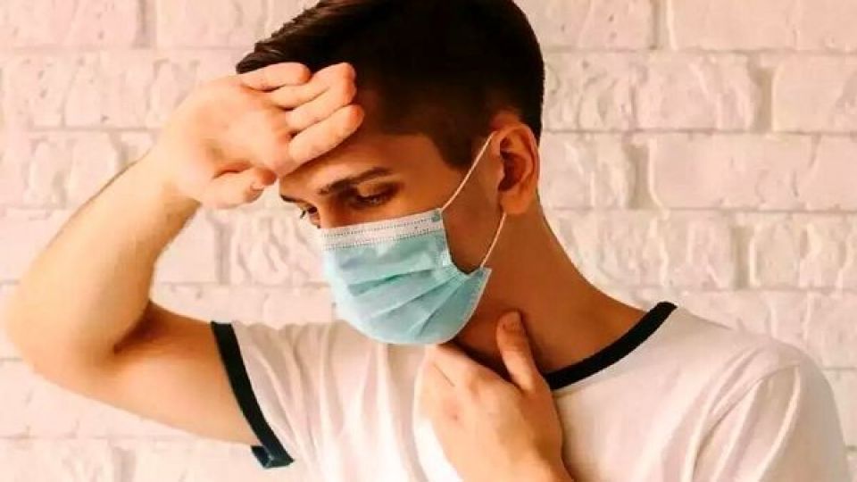 با کدام یک از علائم اُمیکرون باید به بیمارستان مراجعه کرد؟