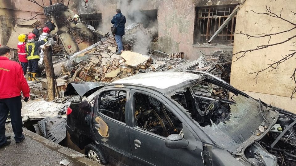 تصاویری از بقایای جنگنده ای که در تبریز سقوط کرد