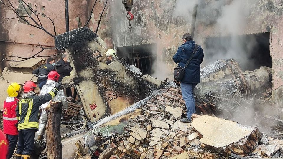 تصاویری از بقایای جنگنده ای که در تبریز سقوط کرد