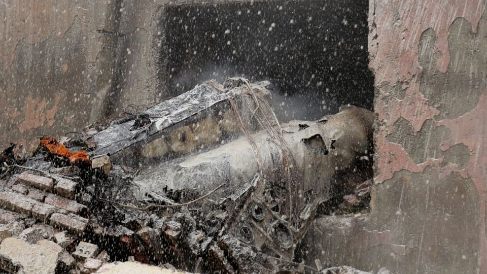 تصاویری از بقایای جنگنده ای که در تبریز سقوط کرد