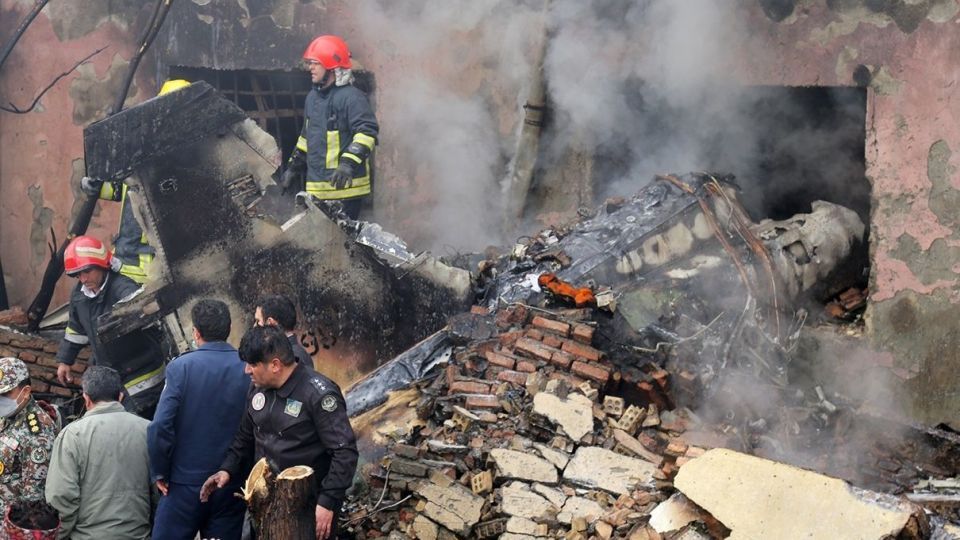 تصاویری از بقایای جنگنده ای که در تبریز سقوط کرد