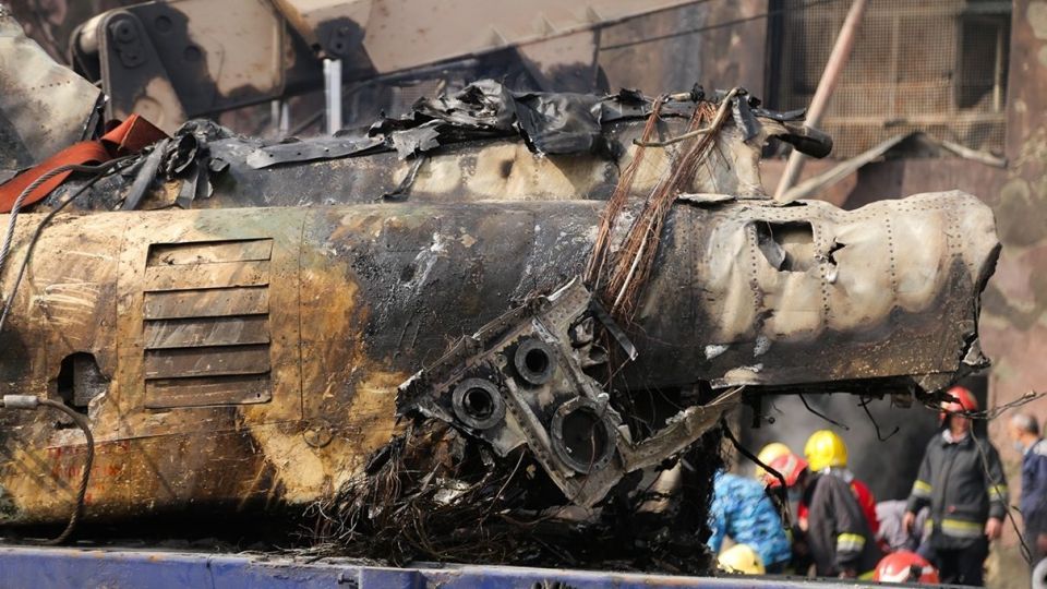 تصاویری از بقایای جنگنده ای که در تبریز سقوط کرد