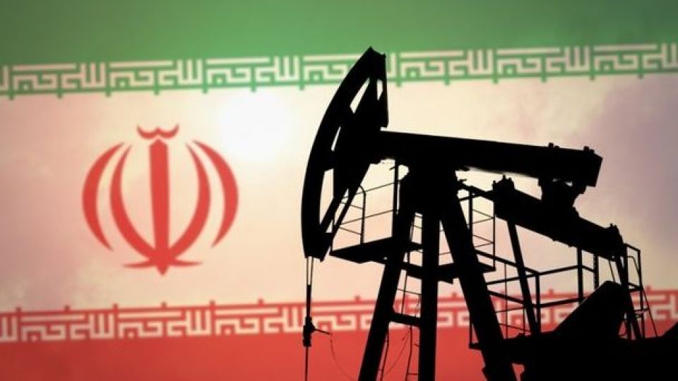 بلومبرگ: ایران انتقال نفت به کشتی‌ها را بیشتر کرده است