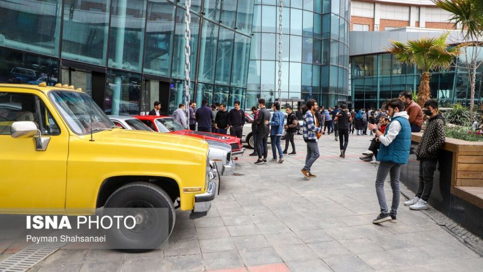 همایش خودروهای کلاسیک و آفرود زنده‌رود