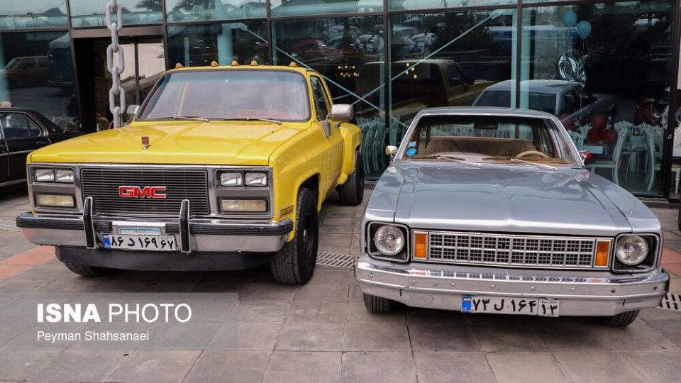 همایش خودروهای کلاسیک و آفرود زنده‌رود