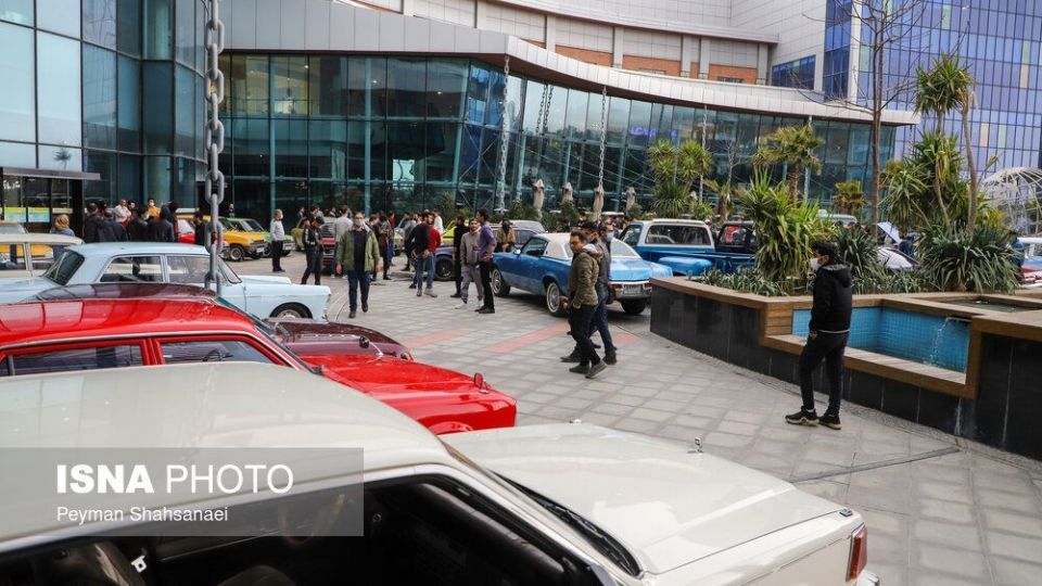 همایش خودروهای کلاسیک و آفرود زنده‌رود