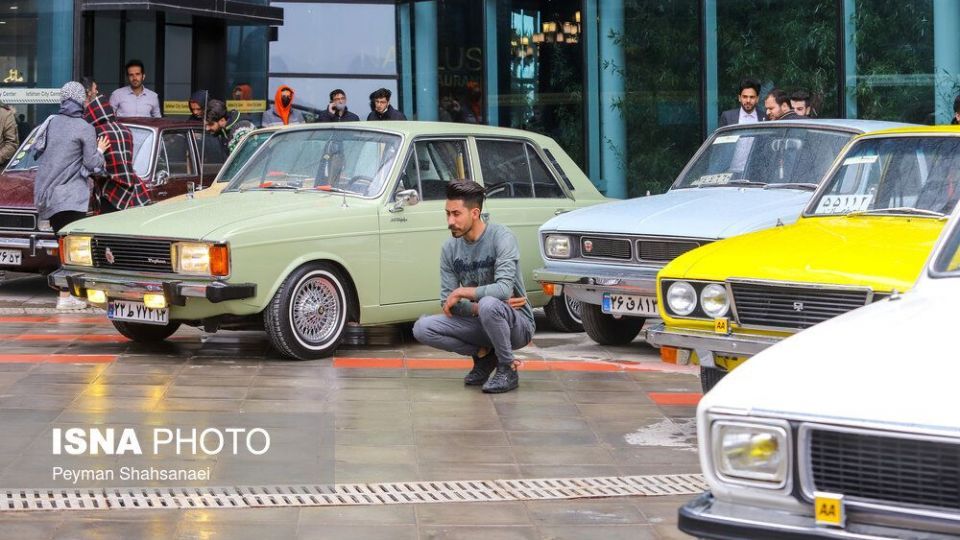 همایش خودروهای کلاسیک و آفرود زنده‌رود