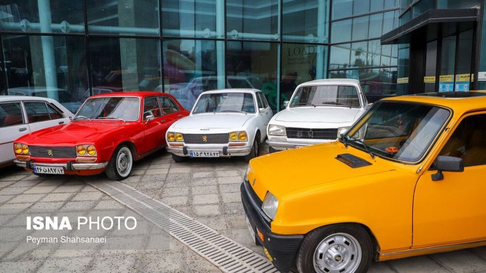 همایش خودروهای کلاسیک و آفرود زنده‌رود