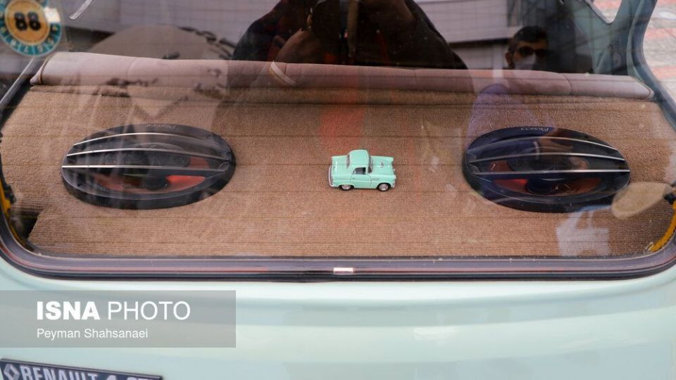 همایش خودروهای کلاسیک و آفرود زنده‌رود