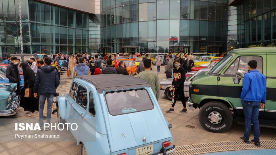 همایش خودروهای کلاسیک و آفرود زنده‌رود