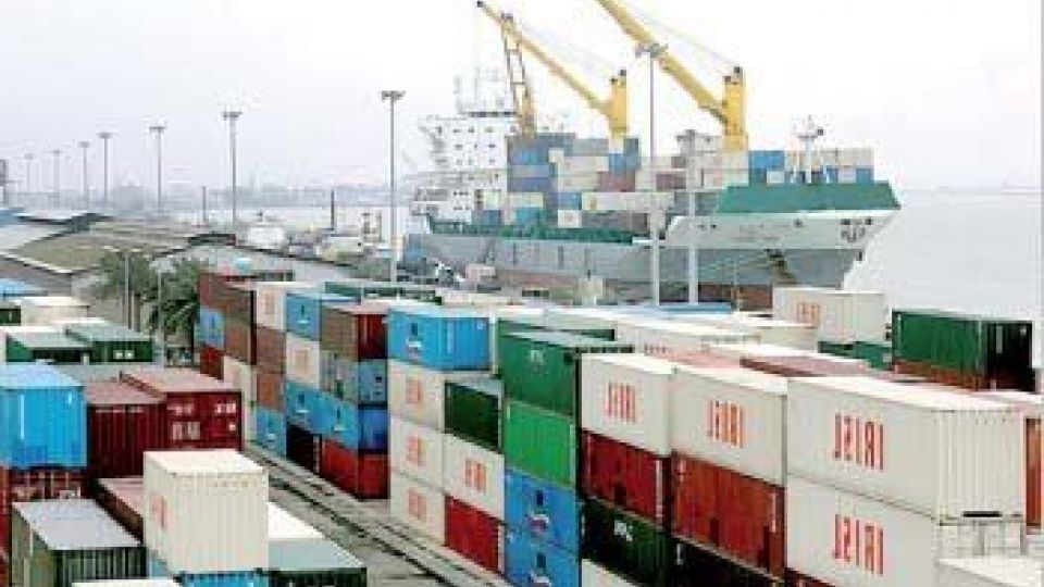 عوارض گمرکی واردات کالا همچنان به نرخ سال ۱۴۰۰ است