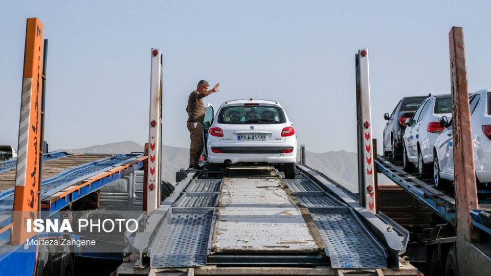 بازدید وزیر صمت از دو شرکت ایران خودرو و پارس‌ خودرو