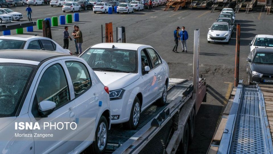 بازدید وزیر صمت از دو شرکت ایران خودرو و پارس‌ خودرو