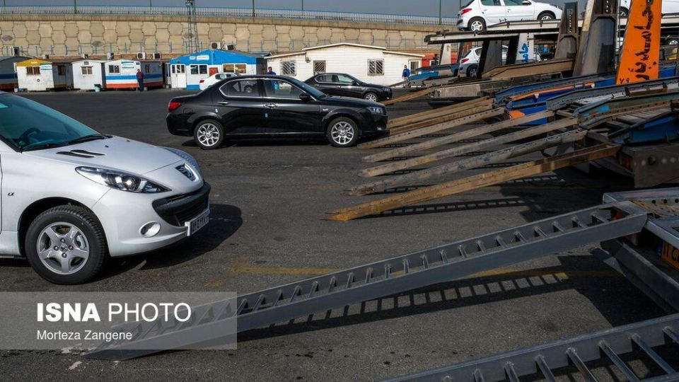 بازدید وزیر صمت از دو شرکت ایران خودرو و پارس‌ خودرو