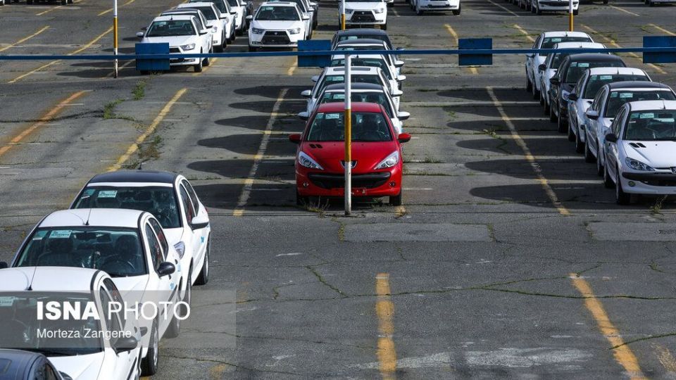 بازدید وزیر صمت از دو شرکت ایران خودرو و پارس‌ خودرو