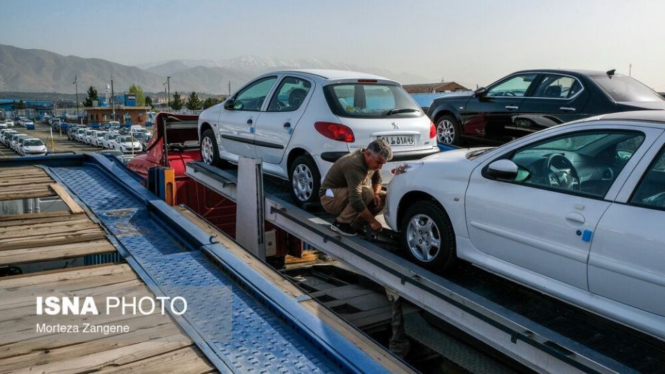 بازدید وزیر صمت از دو شرکت ایران خودرو و پارس‌ خودرو