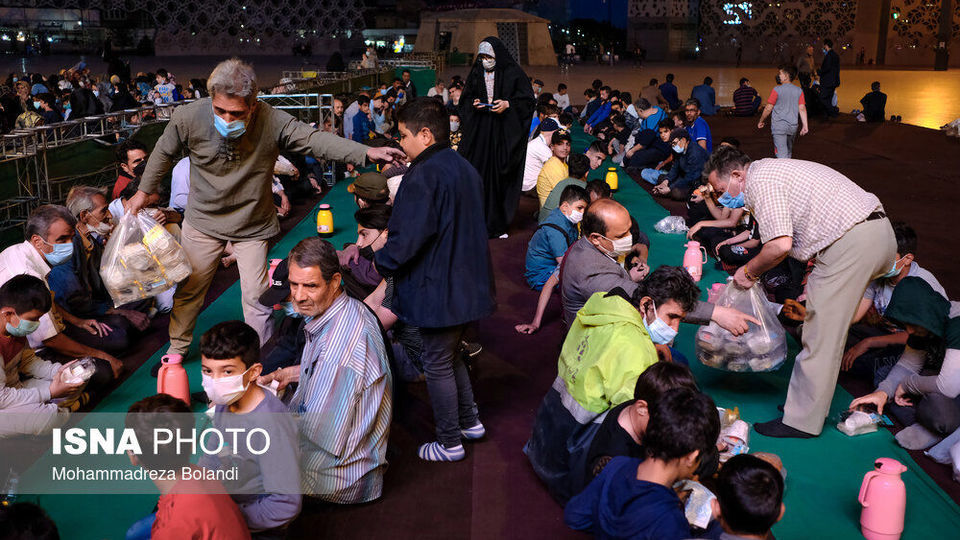 حوالی افطار در میدان امام حسین(ع)