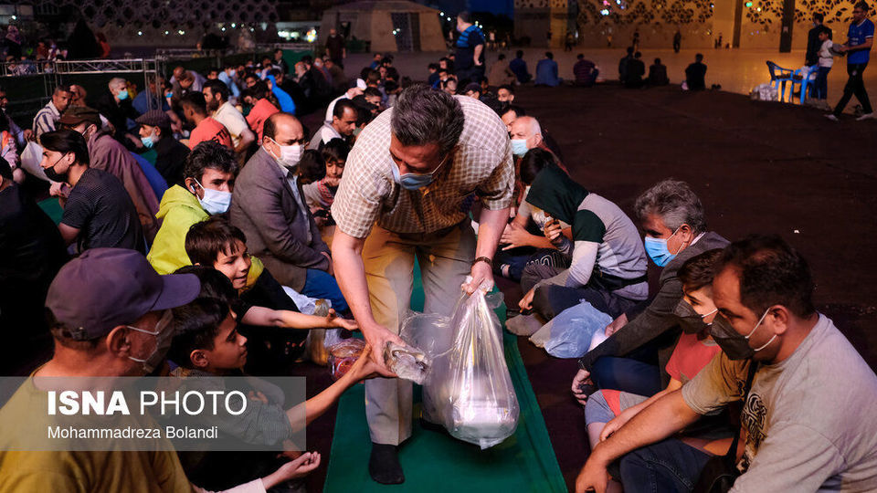 حوالی افطار در میدان امام حسین(ع)