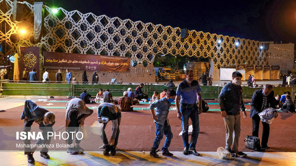 حوالی افطار در میدان امام حسین(ع)