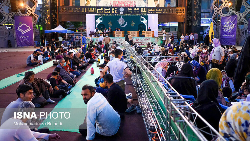 حوالی افطار در میدان امام حسین(ع)
