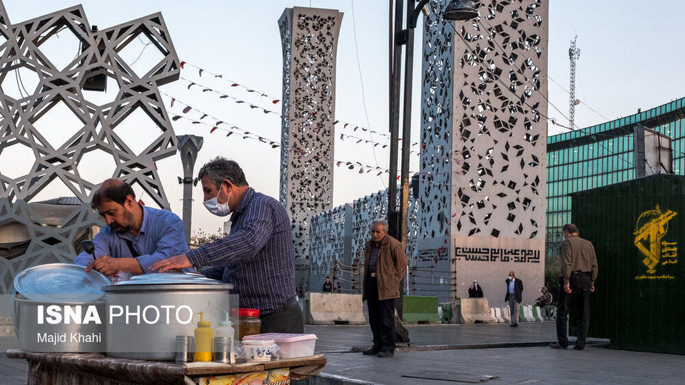 حوالی افطار در میدان امام حسین(ع)
