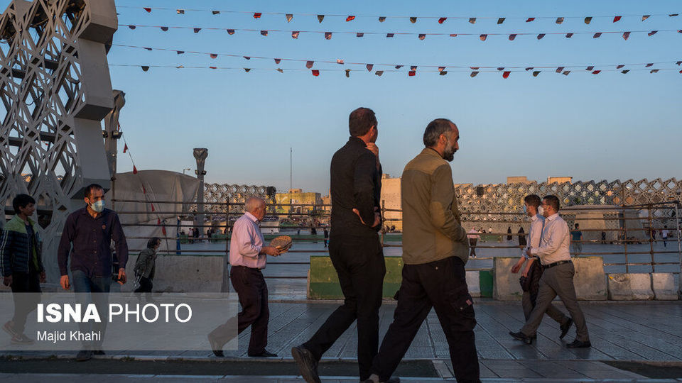 حوالی افطار در میدان امام حسین(ع)