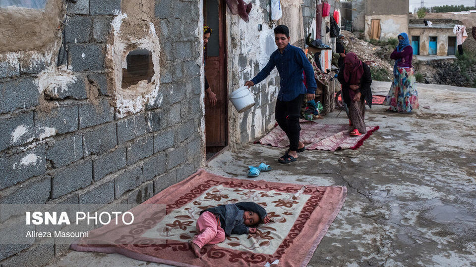 سفره افطار در کوره‌های آجرپزی