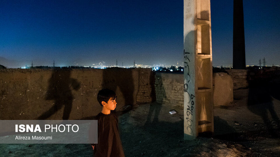 سفره افطار در کوره‌های آجرپزی